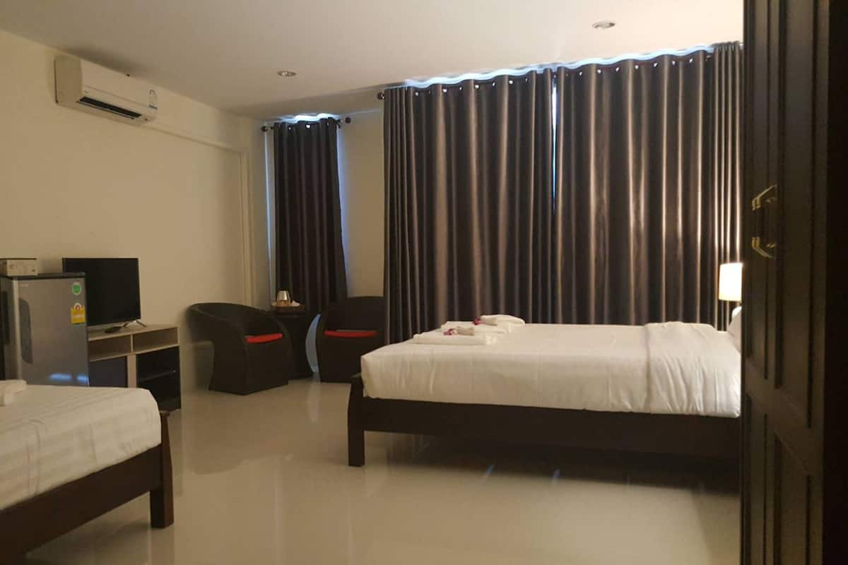 Habitación triple familiar, varias camas, no fumadores, vistas a la montaña | Caja fuerte, wifi gratis, ropa de cama