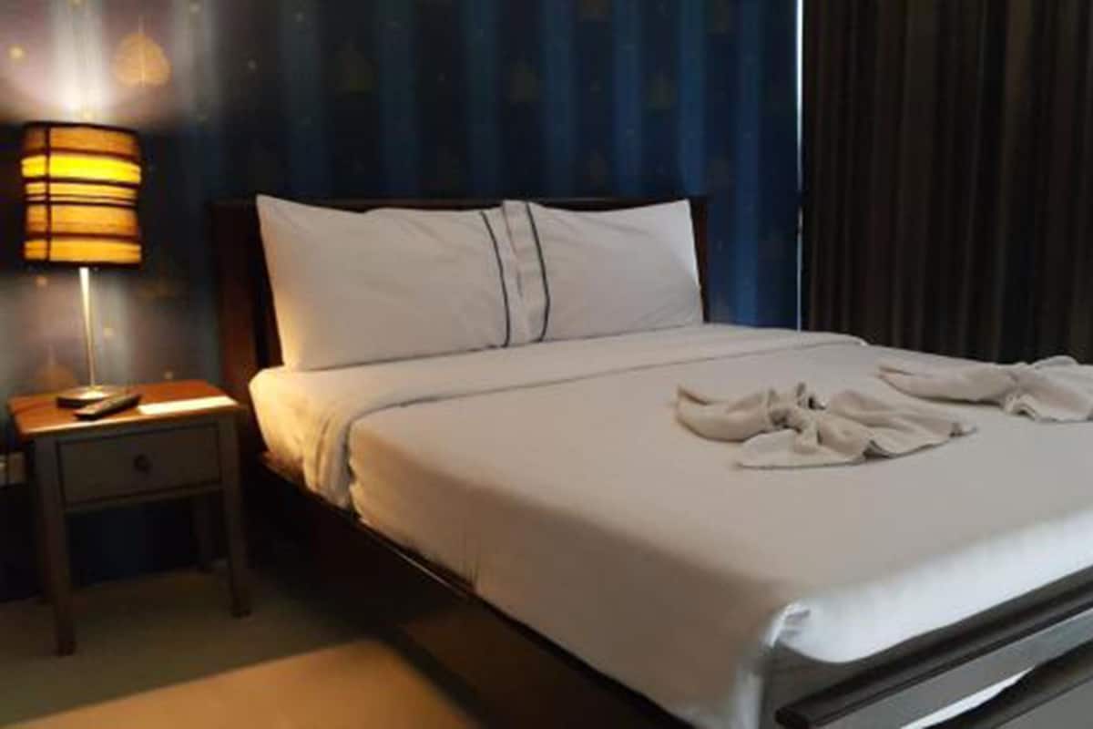 Habitación Deluxe doble, 1 cama de matrimonio, no fumadores, vistas a la montaña | Caja fuerte, wifi gratis, ropa de cama