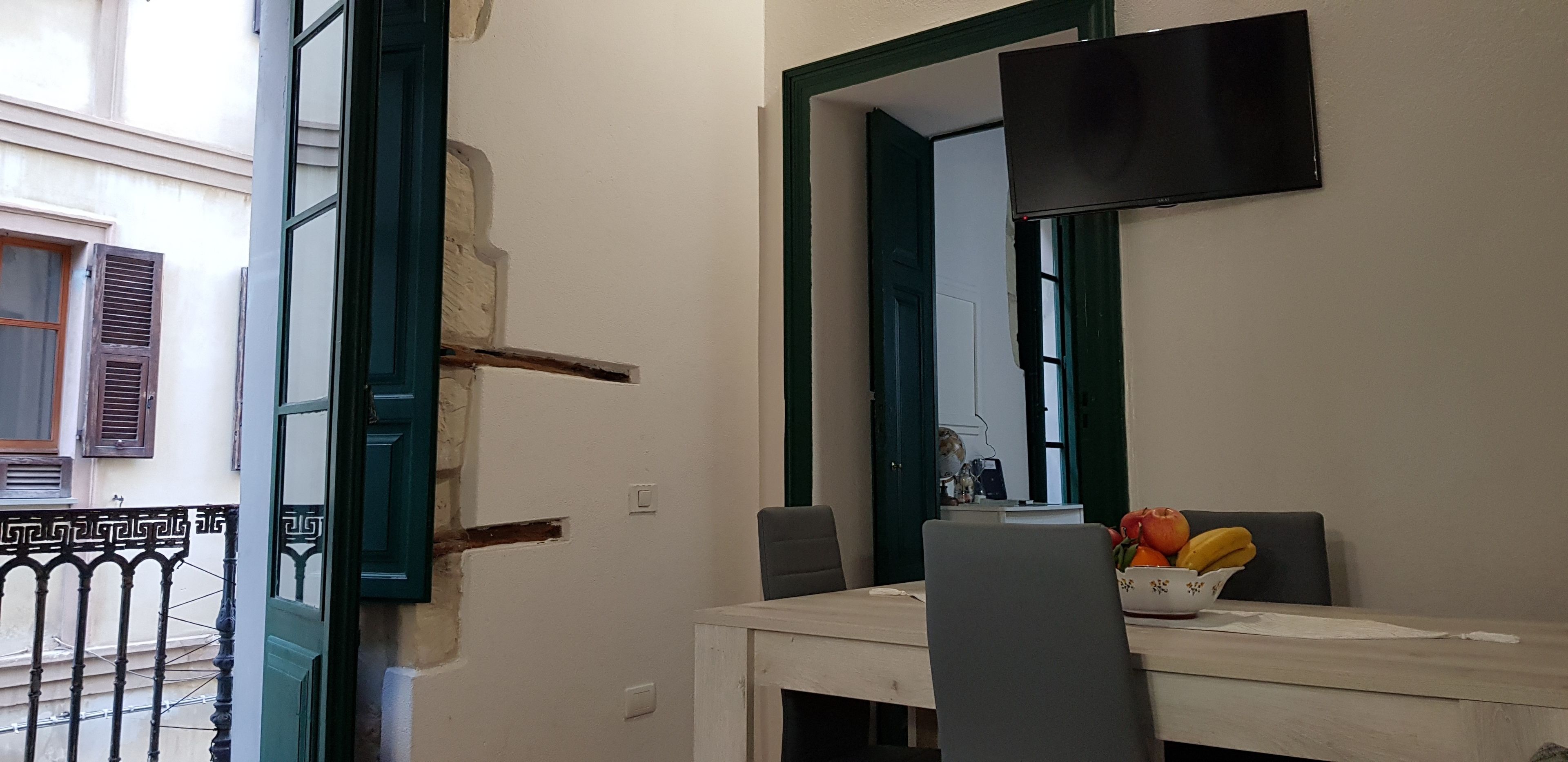 deluxe apartment, 1 bedroom, city view | living area | flat-screen tv, netflix