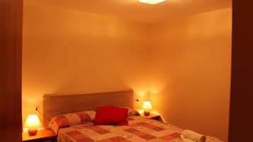 Appartement, 2 chambres (3) | Bureau, chambres insonorisées, lits bébé (en supplément), Wi-Fi gratuit