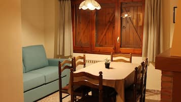 Apartment, 2 Bedrooms (4) | Dining room