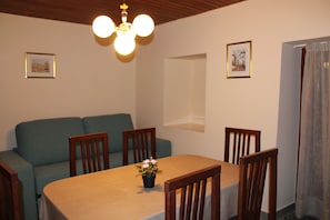 Apartamento, 3 quartos (1) | Sala de jantar