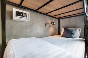 Shared Dormitory, Men only | In-room safe, free WiFi - OYO 685 Am Bed Hostel (Bangkok)