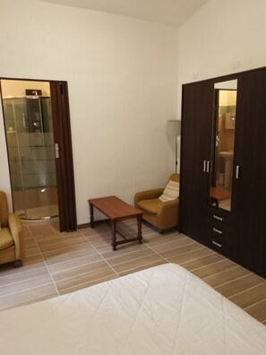 Classic Double Room, 1 Queen Bed, Non Smoking, Ensuite | Hypo-allergenic bedding, down comforters, blackout drapes