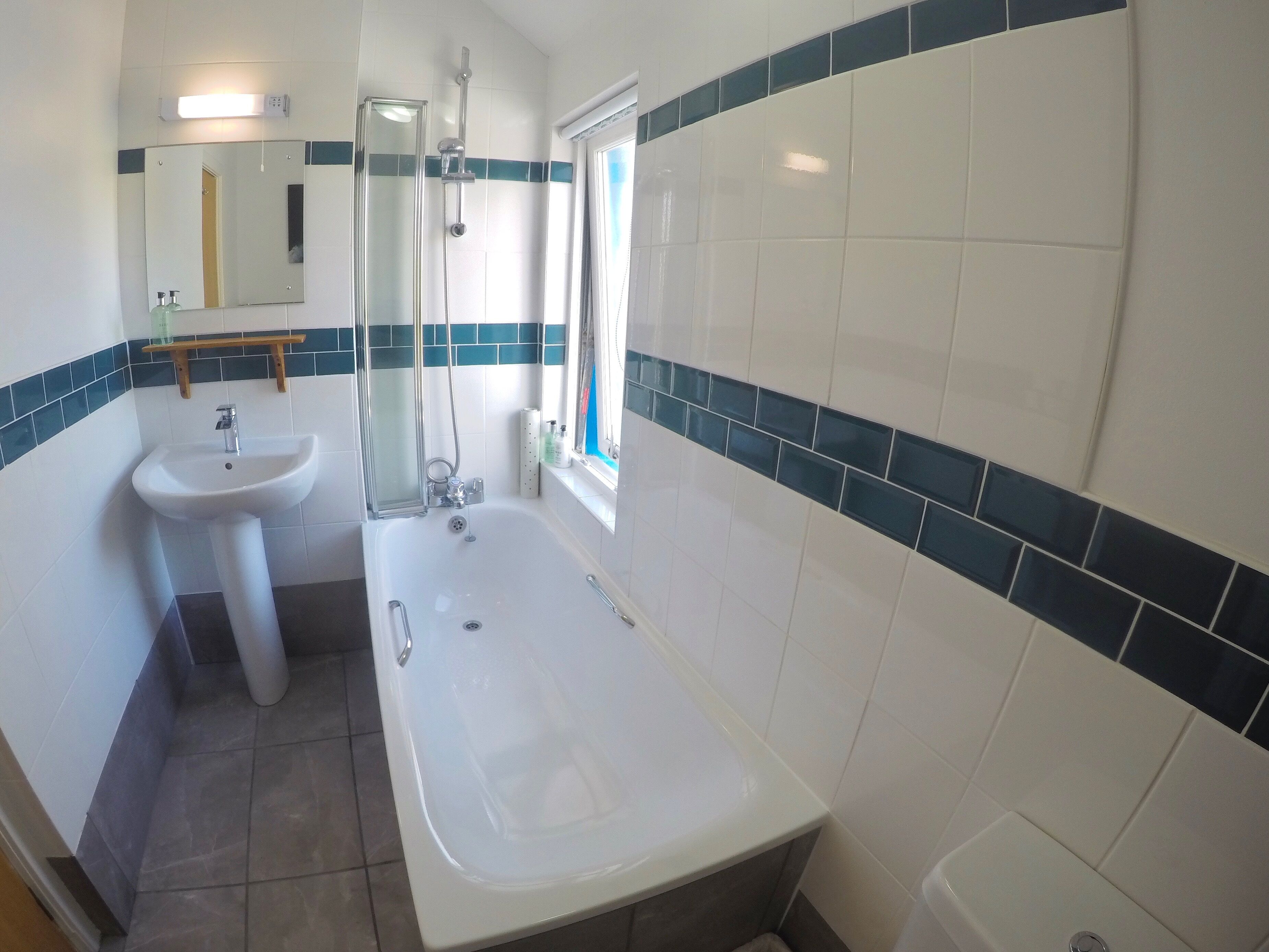 sea-view large double | bathroom | free toiletries, hair dryer, towels