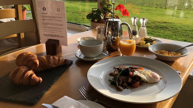 Termasuk sarapan penuh setiap hari 