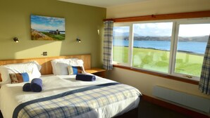 Superior Double or Twin Room, Sea View | Peti besi dalam bilik, meja, seterika/papan seterika, Wi-fi percuma 