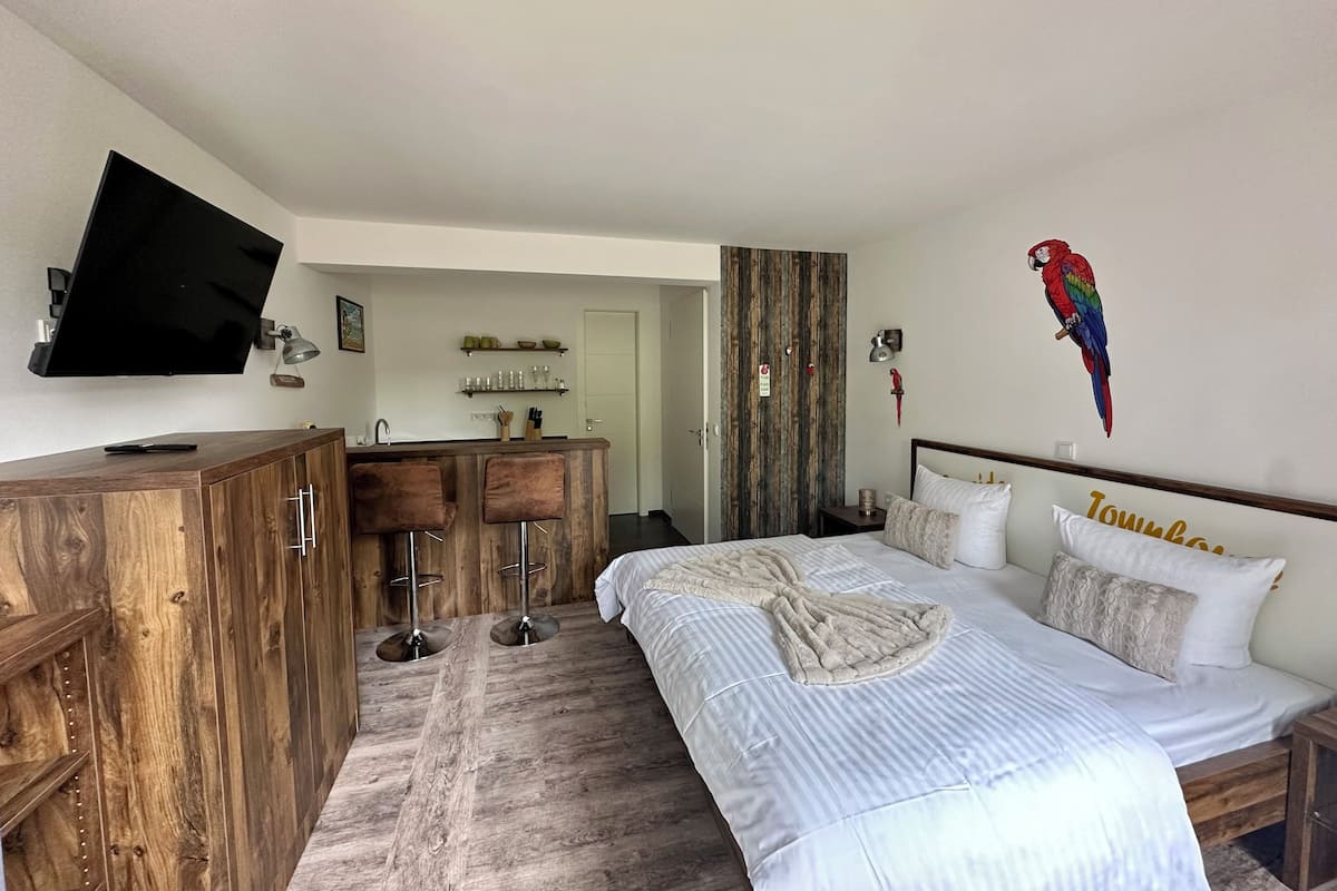 Townhouse with Terrace | In-room safe, soundproofing, bed sheets