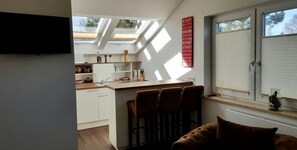 Double Room, Kitchenette | Private kitchen | Coffee/tea maker, electric kettle, reusable coffee/tea filters - Seaside-Townhouse (Timmendorfer Strand)