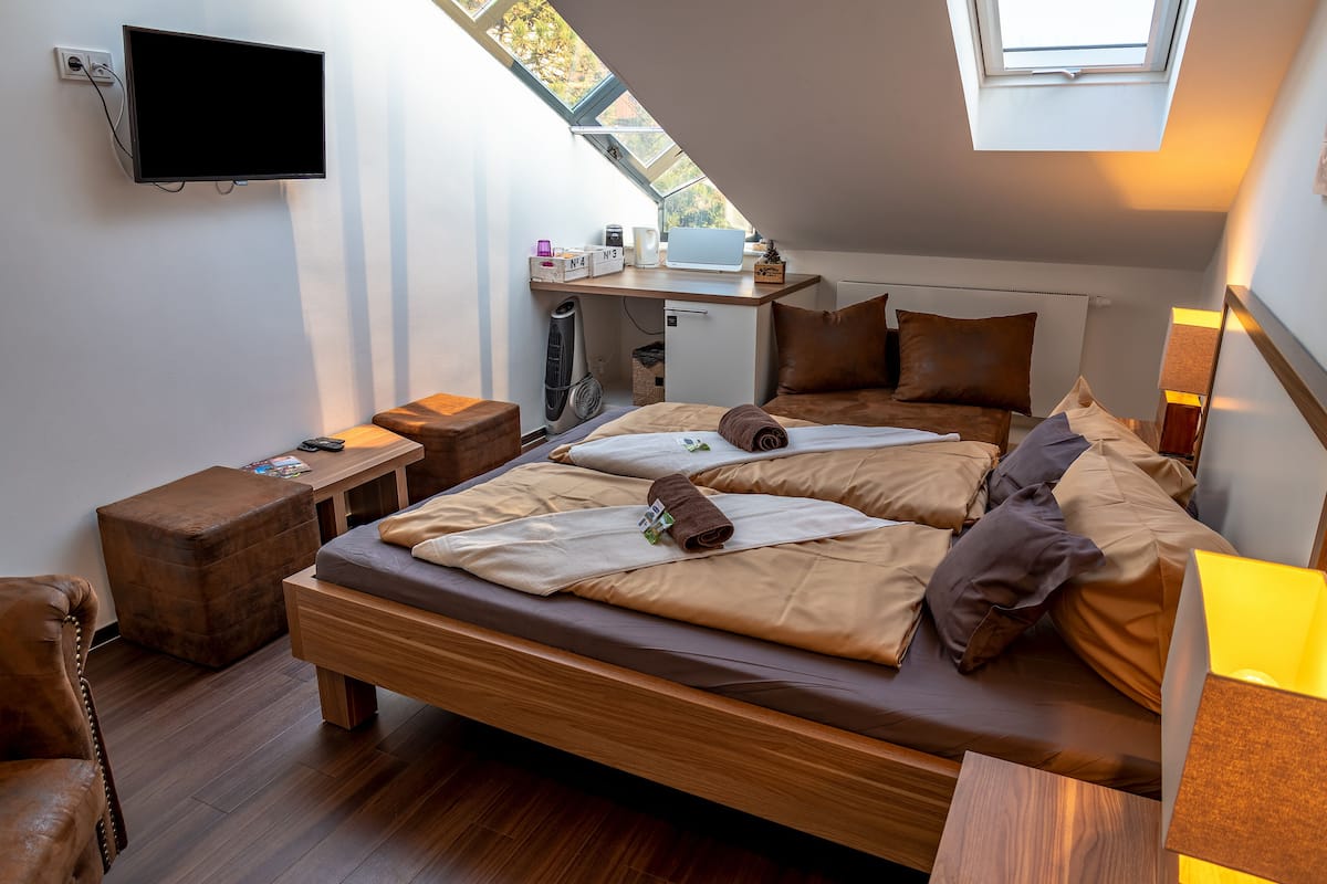 Basic Double Room | In-room safe, soundproofing, bed sheets