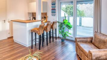 Camera doppia, angolo cottura | Una cassaforte in camera, insonorizzazione, lenzuola