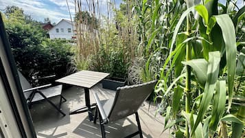 Townhouse mit Terrasse | Zimmersafe, schallisolierte Zimmer, Bettwäsche