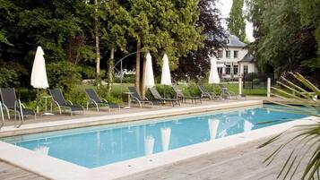 Piscine extérieure (ouverte en saison)