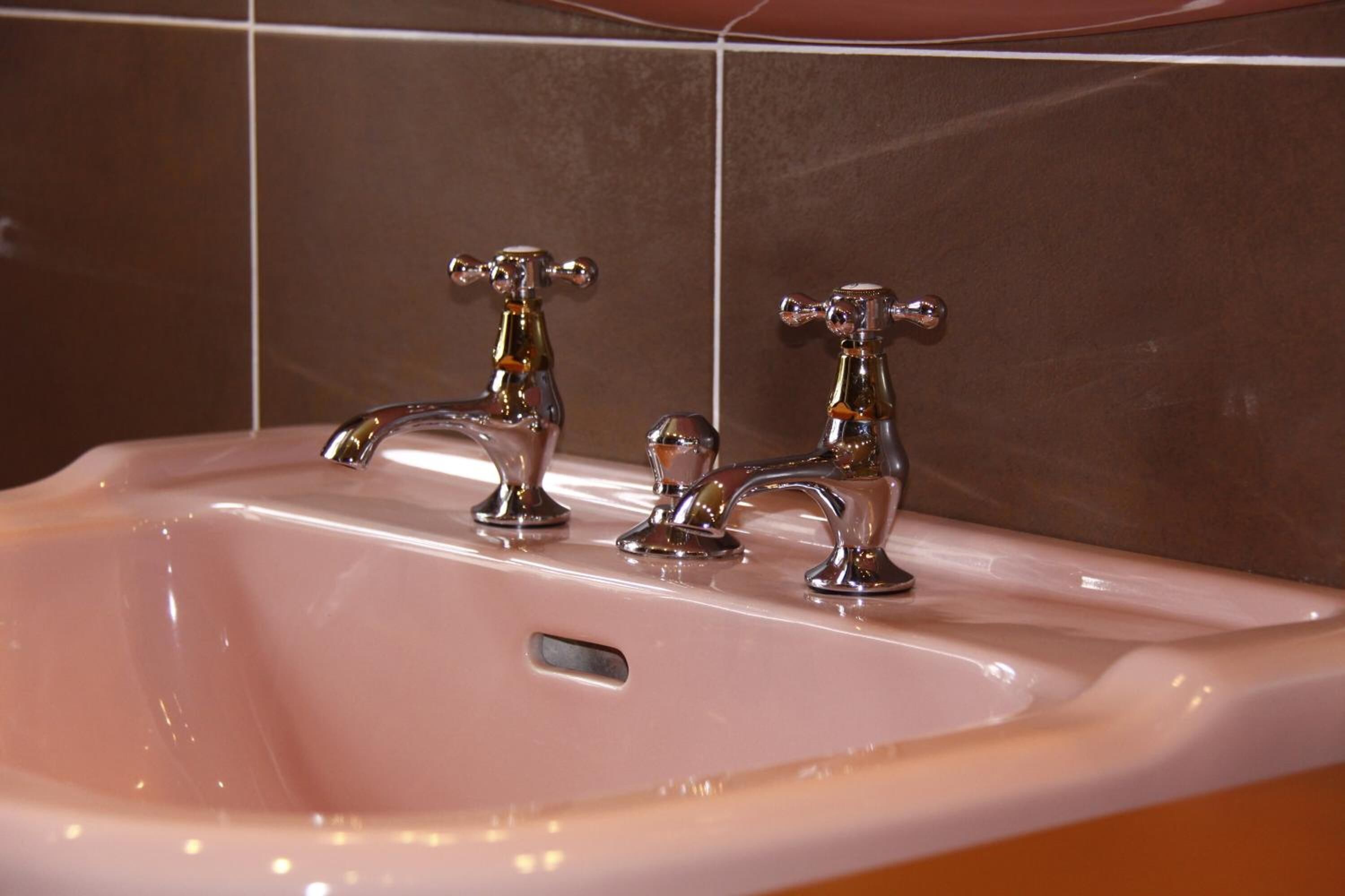 shower, free toiletries, towels