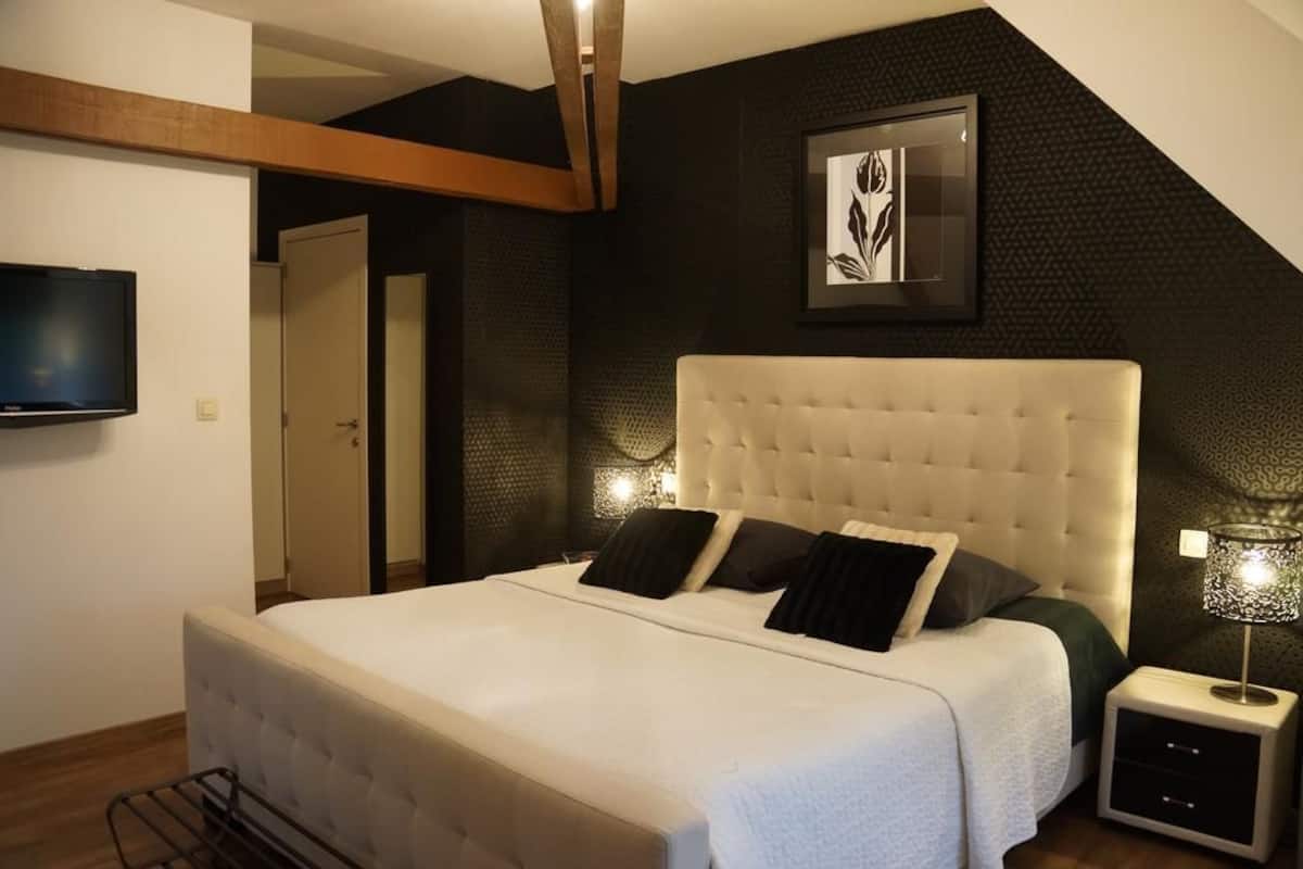 double room | minibar, individually decorated, desk, soundproofing