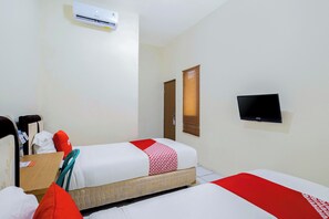 Standard Twin Room | Desk, free WiFi, bed sheets