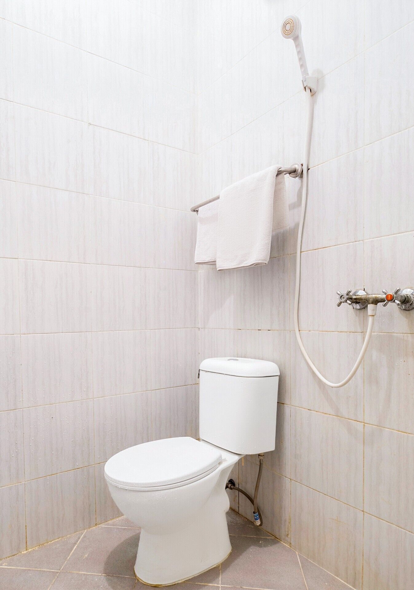 Foto - RedDoorz near Esa Unggul University Jakarta Campus