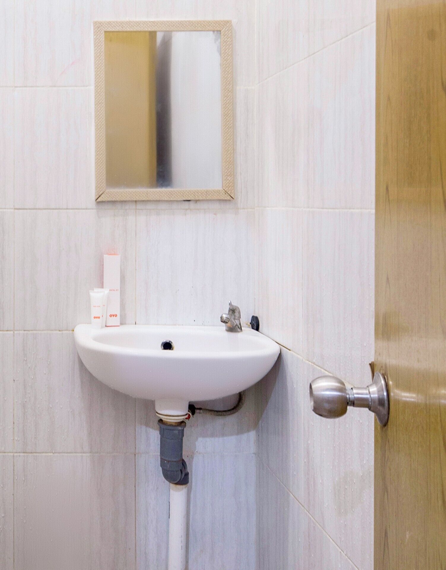 Foto - RedDoorz near Esa Unggul University Jakarta Campus