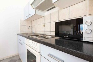 冷蔵庫、電子レンジ、コンロ、食器洗い機