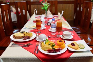 Free daily buffet breakfast - B.Maurice Guest House (Kigali)