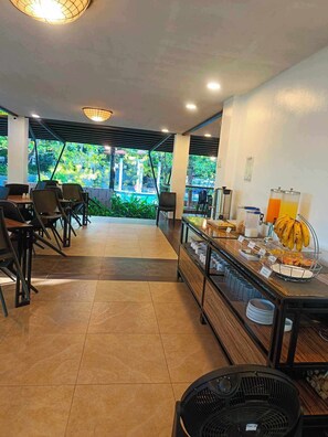 Free daily buffet breakfast  - Fernvale Leisure Club and Resort (Coron)