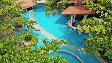 Outdoor pool, sun loungers, lifeguards on site