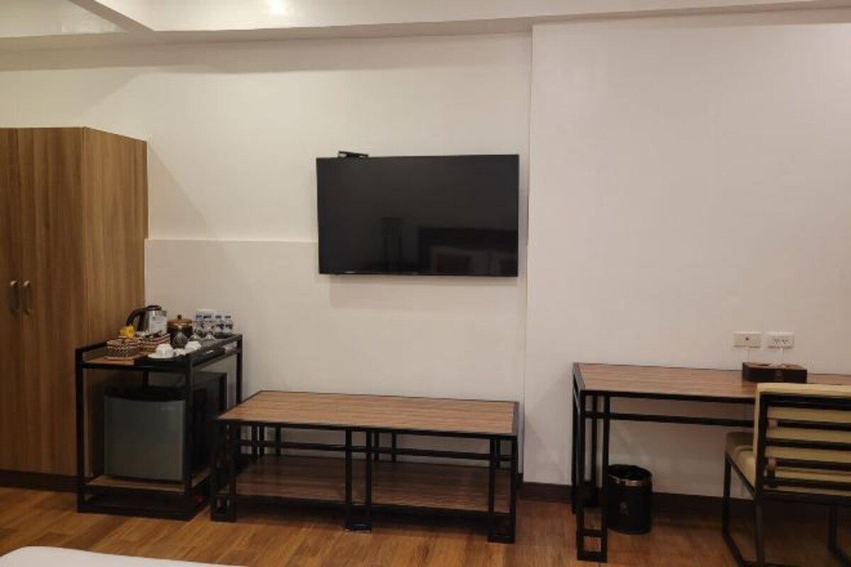 迷你吧、客房內保險箱、書桌、筆電工作空間