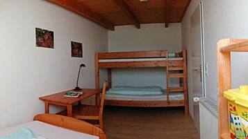 2 habitaciones, cuna de viaje, wifi y ropa de cama