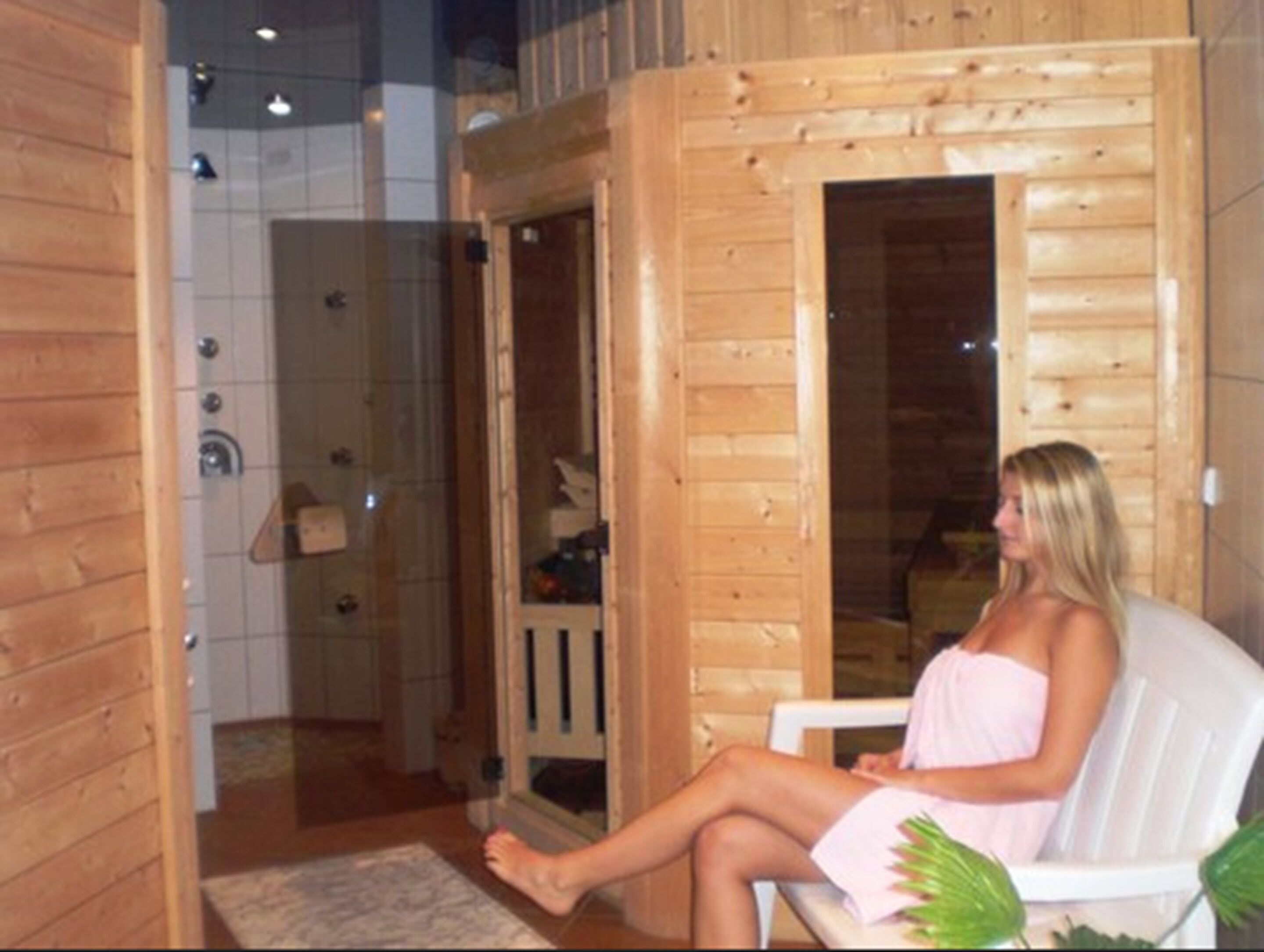 Sauna, steam room