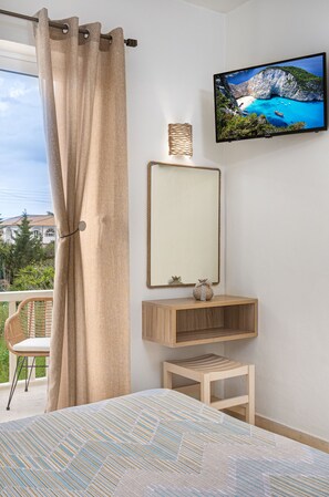 Studio | Värdeförvaringsskåp på rummet, skrivbord och ljudisolering