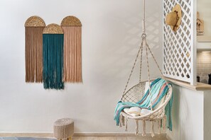 Studio | Värdeförvaringsskåp på rummet, skrivbord och ljudisolering