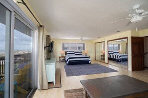 4 bedrooms, desk, iron/ironing board, travel crib