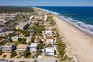 Beach nearby, sun loungers, beach towels