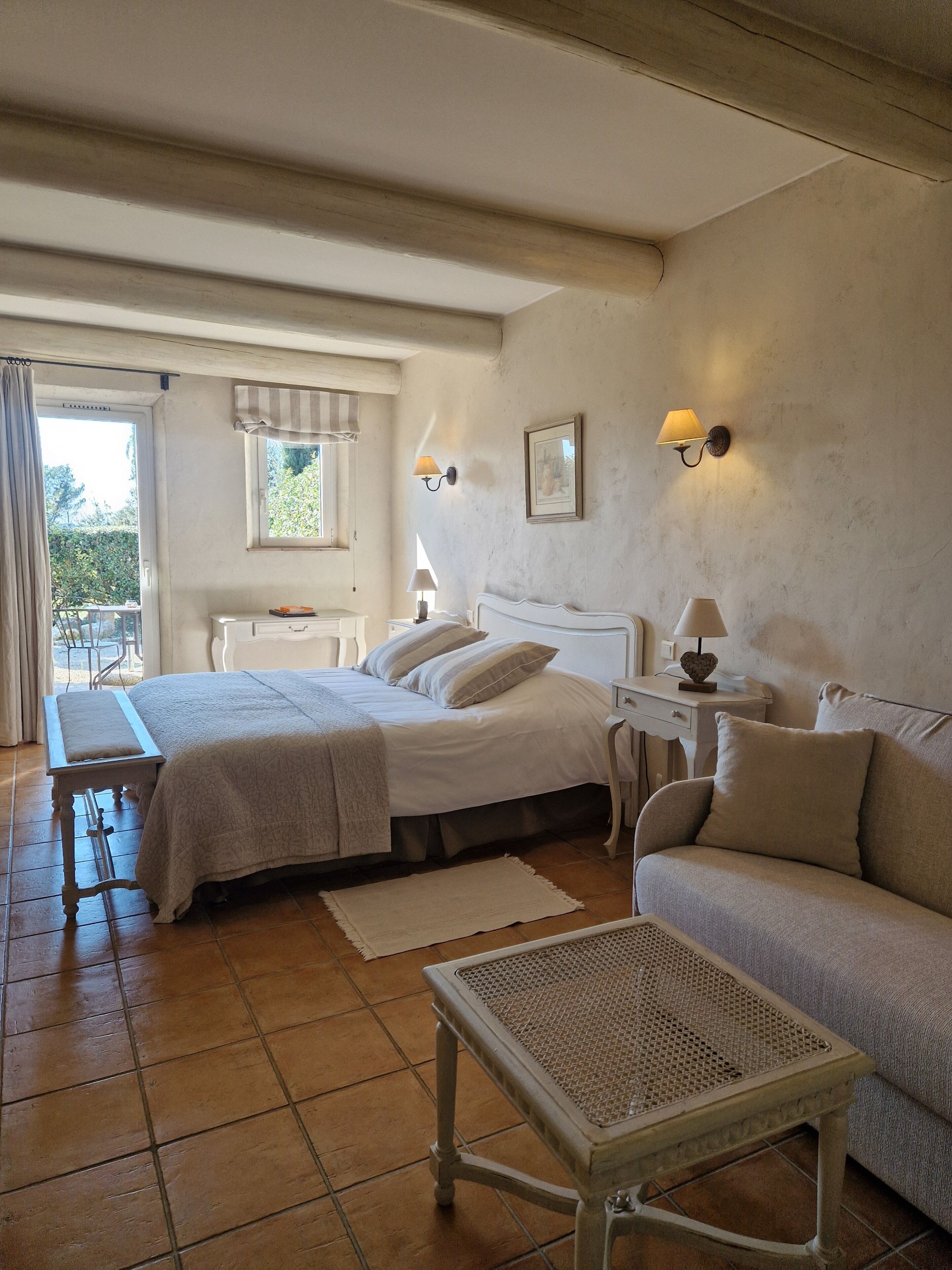 Deluxe Room | Minibar, in-room safe, desk, cribs (free)