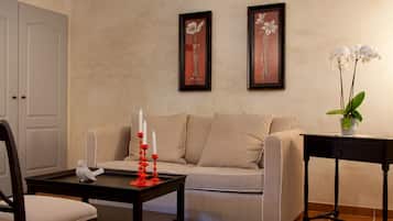 Minibar, in-room safe, individually decorated, individually furnished