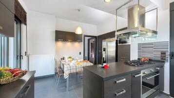 Family Villa, 4 Bedrooms, Private Pool | Private kitchen | Fridge, microwave, oven, stovetop