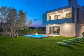 A modern two-story house with a swimming pool and outdoor seating. - Filerimos Villa (Rhodes)