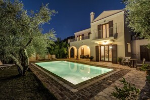Fachada del alojamiento - Noche