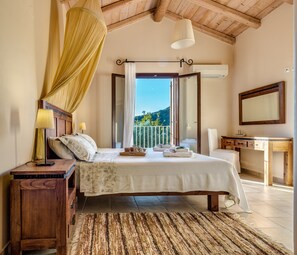 Villa tradicional, piscina privada | 2 dormitorios, cortinas opacas, sistema de insonorización