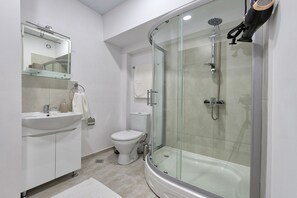 Bruser, gratis toiletartikler, hårtørrer, håndklæder