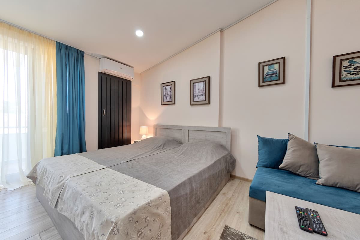 Studio (502) | Bureau, fer et planche Ă repasser, Wi-Fi gratuit, draps fournis