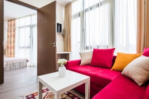 Appartement (400) | Bureau, fer et planche à repasser, Wi-Fi gratuit, draps fournis