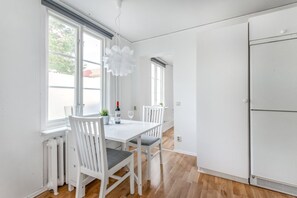 Einzelzimmer, Gartenblick | Individuell dekoriert, individuell eingerichtet, Schreibtisch