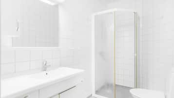 Apartamento luxo | Banheiro | Chuveiro, toalhas de banho