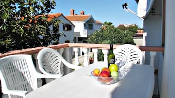 Classic Apartment | Balcony
