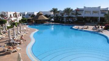 2 piscinas al aire libre