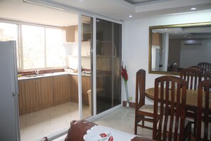 Executive Apartment, 2 Bedrooms, Non Smoking | In-room dining - Adwoa Wangara Apartments (Accra)