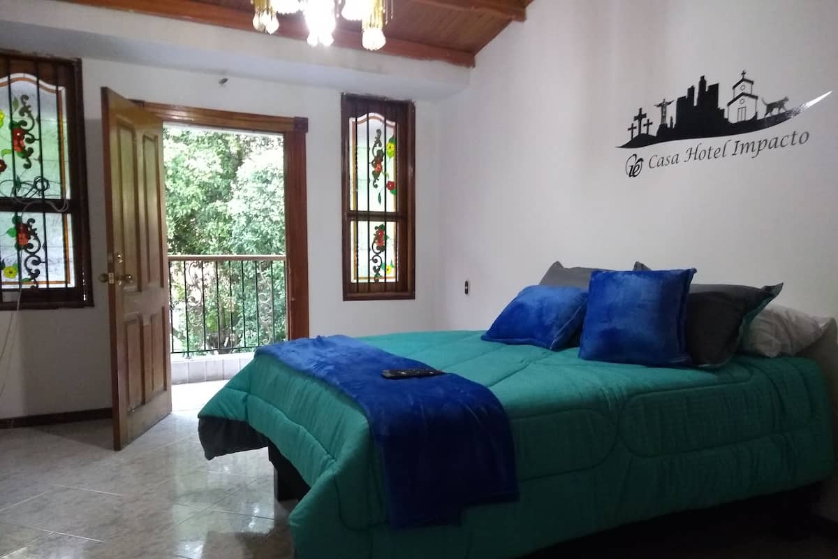 Chevere Double Room, 1 Double Bed | Iron/ironing board (on request), WiFi (free), bed sheets