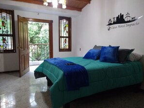 Chevere Double Room, 1 Double Bed | Iron/ironing board, free WiFi, bed sheets - Casa Hotel Impacto (Cali)