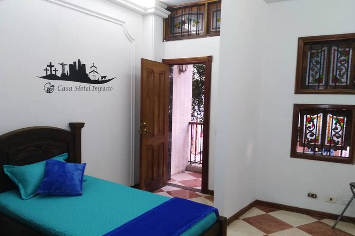 Chevere Triple Room, 1 Double and 1 Single Bed | Iron/ironing board (on request), WiFi (free), bed sheets